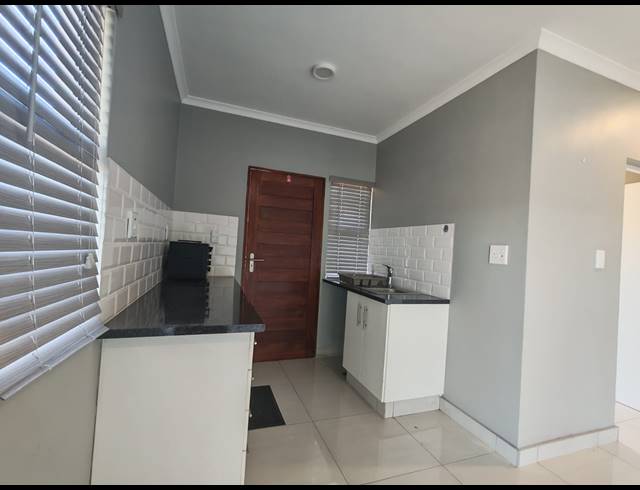 2 BEDROOM FREEHOLD FOR SALE IN SHAKASKRAAL